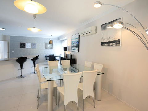 Super Sized Family Retreat With A Pool - Accommodation Gold Coast 1