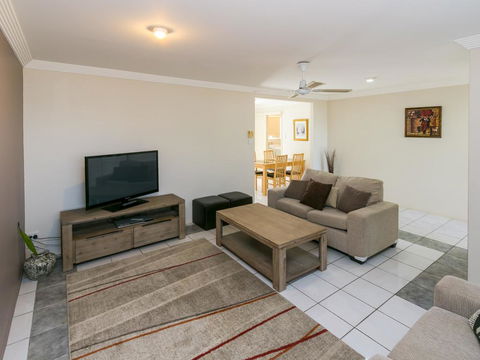 Superb Location - Hervey Bay - Accommodation Gold Coast 0