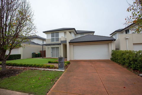 Superb Luxe 5BR House@Point Cook Near Lake - Gold Coast 4U 0