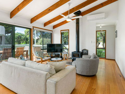 Surf Rest'n Bay - Accommodation Gold Coast 0