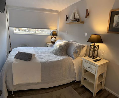 Swamp Fox Luxury 2BR Dutch Barge - Accommodation Gold Coast 1