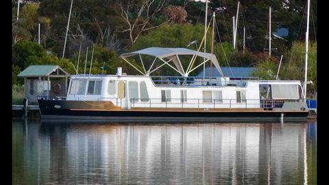 Swamp Fox Luxury 2BR Dutch Barge - Accommodation Gold Coast 2