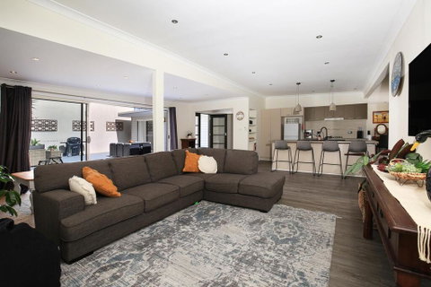 Swanway - Pet Friendly - 10 Min Walk To Beach - Accommodation Gold Coast 0