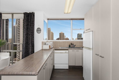 Sweeping Views Of Surfers Paradise And Chevron Island - Accommodation Gold Coast 3