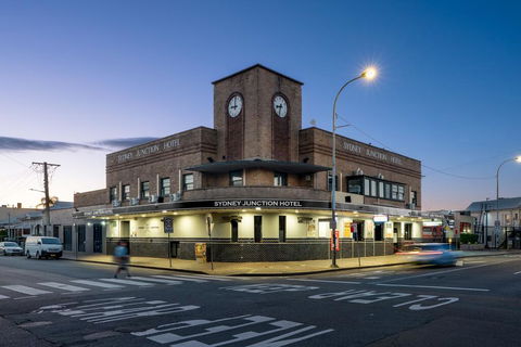 Sydney Junction Hotel - Gold Coast 4U 0