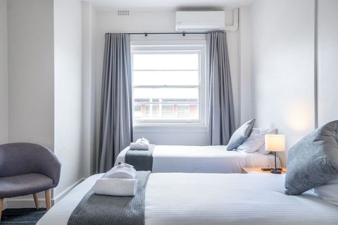 Sydney Junction Hotel - Gold Coast 4U 1