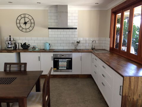 TAKURA HEIGHTS Modern Country Apartment With Pool Access - Accommodation Gold Coast 2