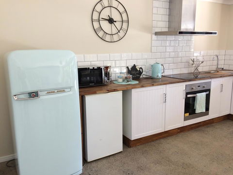 TAKURA HEIGHTS Modern Country Apartment With Pool Access - Accommodation Gold Coast 3