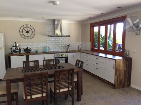 TAKURA HEIGHTS Modern Country Apartment With Pool Access - Accommodation Gold Coast 0