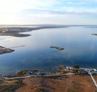 Tall Pines Beach House at Mount Dutton Bay part of Coffin Bay waterways - Gold Coast 4U