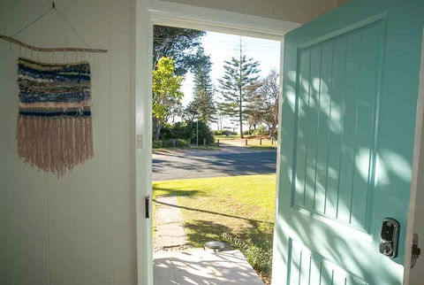 Tallowood Beachfront Cottage - Gold Coast 4U 2