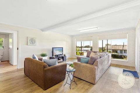 TASSIE SEASIDE SERENITY - L'Abode Accommodation - Accommodation Gold Coast 1