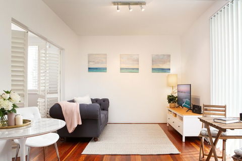 Tasteful Apartment With Balcony In Cammeray - Gold Coast 4U 0