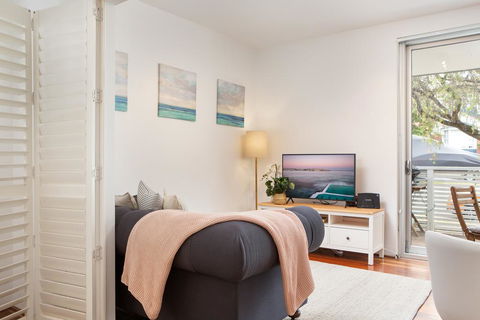 Tasteful Apartment With Balcony In Cammeray - Gold Coast 4U 1