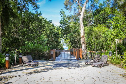 Temple 121 Modern Spacious Palm Cove 2 Brm 2 Bth Resort Apartment With Courtyard - Accommodation Gold Coast 1