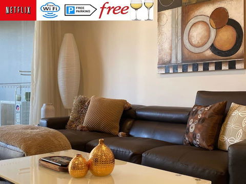 TERRACE LUX FULLY AIR 2 CAR FREE NETFLIX WIFI WINE - Accommodation Gold Coast 0