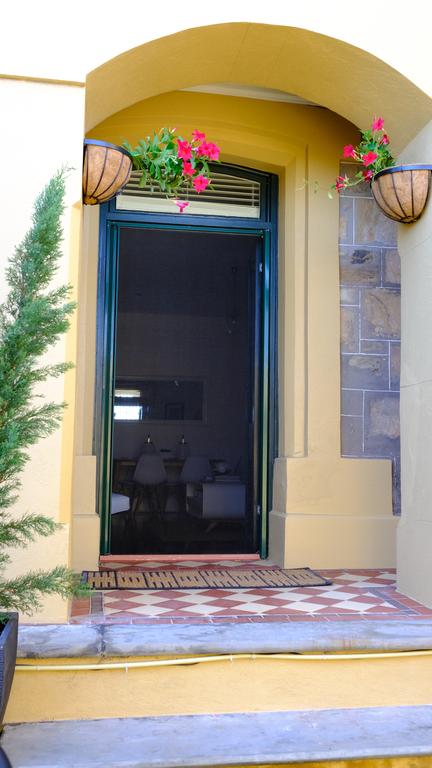 The 'Cloisters' Apartment At Albert Hall - Accommodation Gold Coast 3