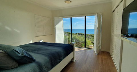 The Beach House - Port Bouvard - Accommodation Gold Coast 2