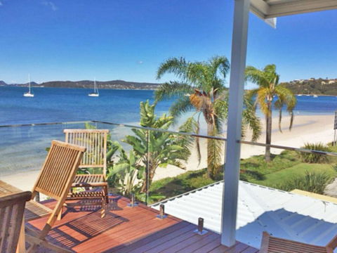 The Beach House' 169 Soldiers Point Road - Right On The Waterfront - Accommodation Gold Coast 3