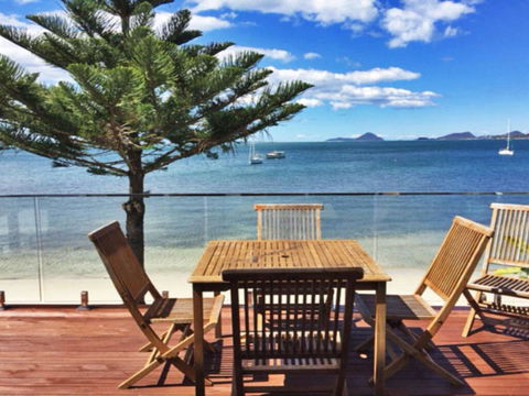 The Beach House' 169 Soldiers Point Road - Right On The Waterfront - Accommodation Gold Coast 0