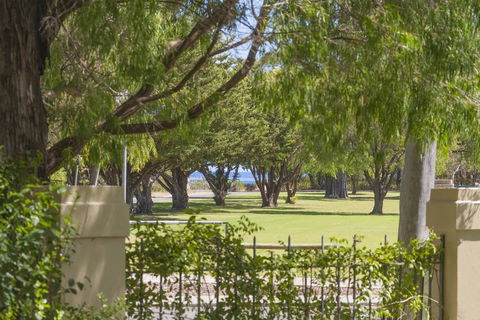 The Beach Retreat - Accommodation Gold Coast 0
