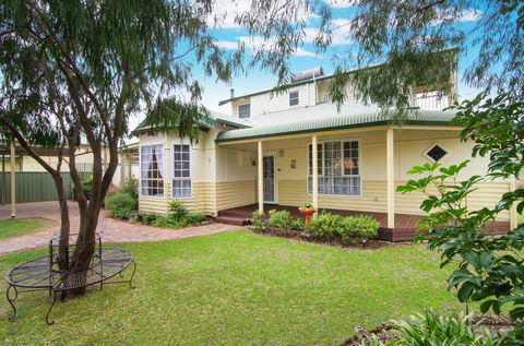 The Beach Retreat - Accommodation Gold Coast 2
