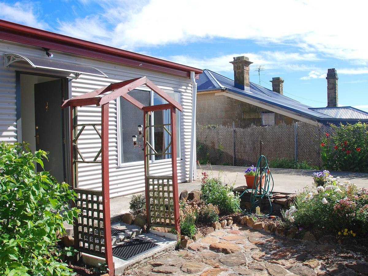 Antill Ponds TAS Accommodation Gold Coast