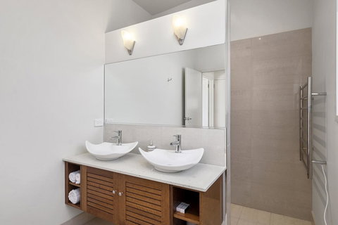 The Cove Kettering - Accommodation Gold Coast 6