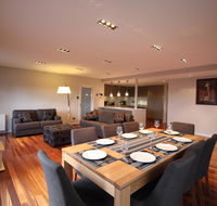Sunny 3 Bedroom Apartment in Sandy Bay - 1 Gold Coast