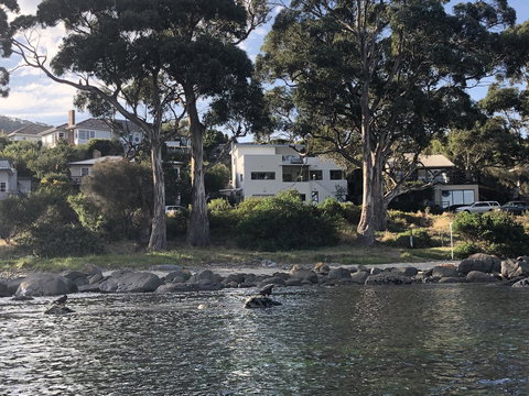 Beachside Taroona With Spa - Accommodation Gold Coast 20
