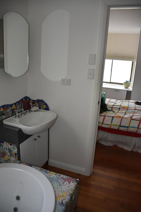 Beachside Taroona With Spa - Accommodation Gold Coast 4