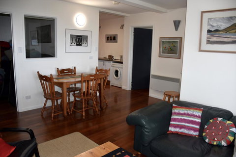 Beachside Taroona With Spa - Accommodation Gold Coast 5