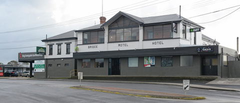 Bridge Hotel - 1 Gold Coast 0
