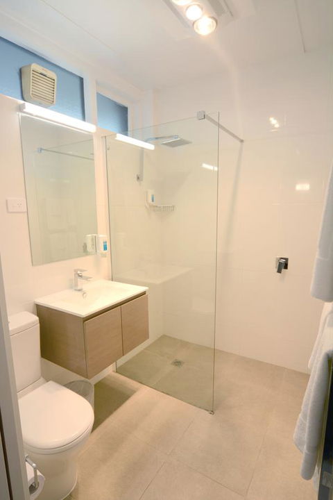 Bridge Hotel - 1 Gold Coast 9