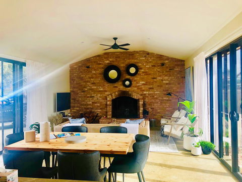 EMBRACING EVANDALE - Hosted By L'Abode Accommodation - Accommodation Gold Coast 1
