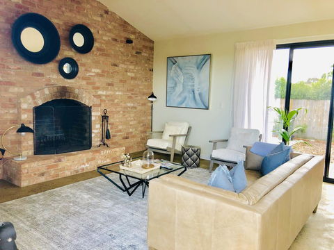 EMBRACING EVANDALE - Hosted By L'Abode Accommodation - Accommodation Gold Coast 5