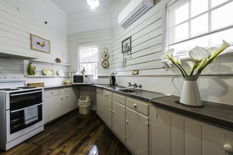 Touchwood Cottages - Accommodation Gold Coast 12
