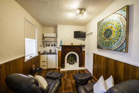 Touchwood Cottages - Accommodation Gold Coast 9