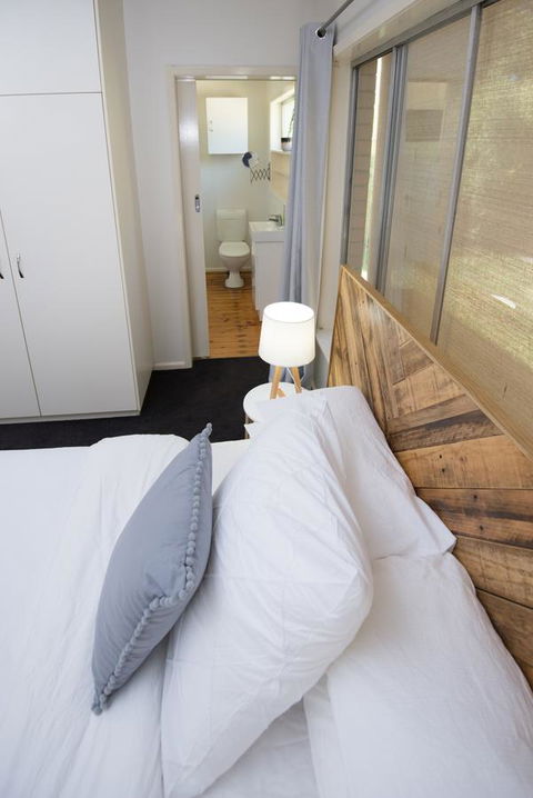 Flora Hill Creek Views - Gold Coast 4U 1