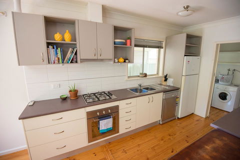 Flora Hill Creek Views - Gold Coast 4U 4