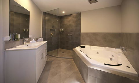 Boathouse Resort Studios And Suites - Accommodation Gold Coast 17