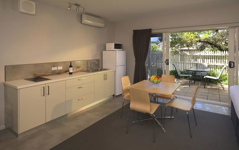 Boathouse Resort Studios And Suites - Accommodation Gold Coast 21