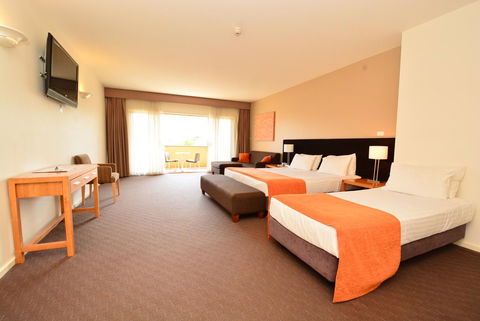 Mornington Hotel - Accommodation Gold Coast 2