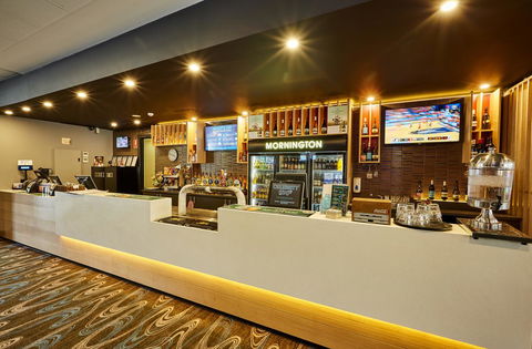 Mornington Hotel - Accommodation Gold Coast 8
