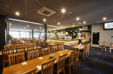 Mornington Hotel - Accommodation Gold Coast 9