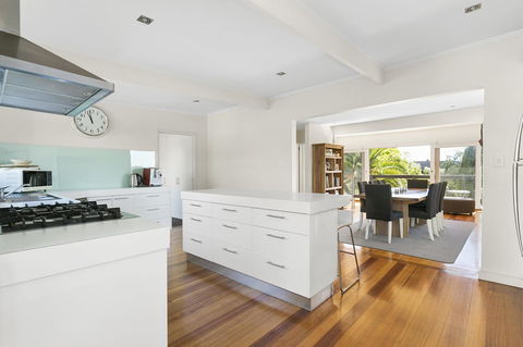 Front Beach House - Accommodation Gold Coast 3