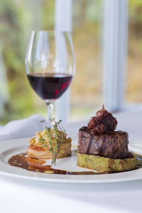 Chris\'s Beacon Point Restaurant & Villas - Accommodation Gold Coast 10