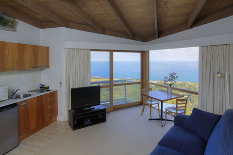 Chris\'s Beacon Point Restaurant & Villas - Accommodation Gold Coast 5