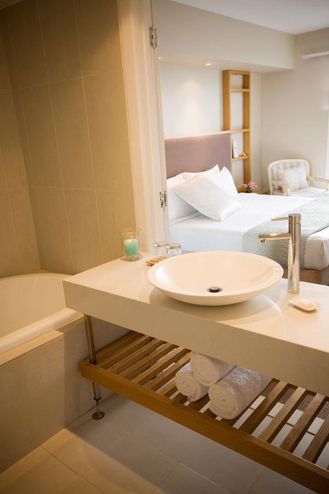 Deep Blue Hotel & Hot Springs - Accommodation Gold Coast 38