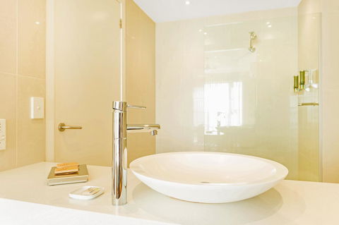 Deep Blue Hotel & Hot Springs - Accommodation Gold Coast 21
